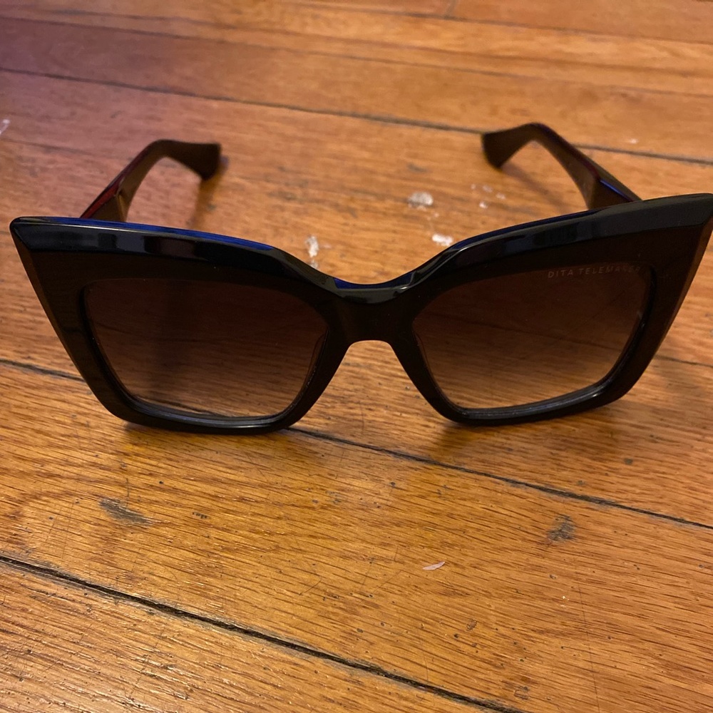 Practically brand new Dita Telemaker sunnies